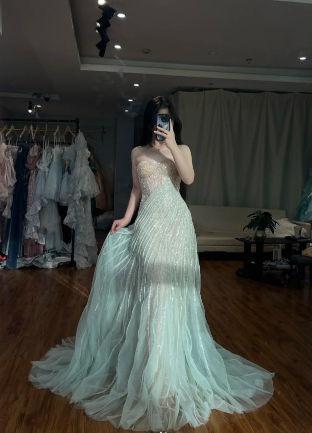 Chic Strapless Sheath Long Prom Dresses Tulle Green Evening Gowns Sleeveless Formal Dresses DP04179