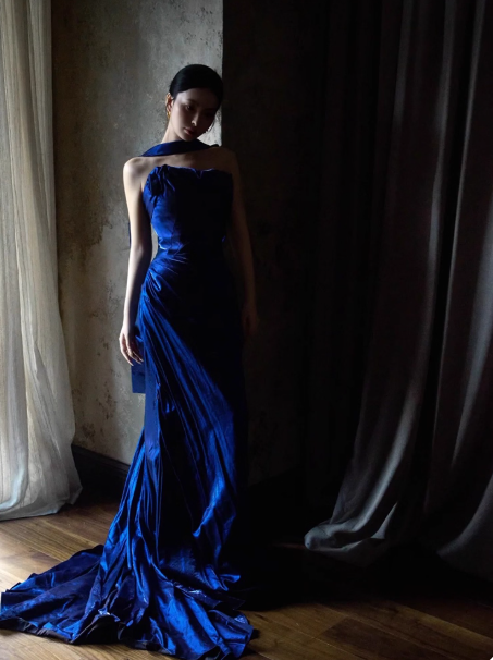 Elegant Strapless Sheath Blue Prom Dresses Satin Sleeveless Long Evening Dresses DP04193