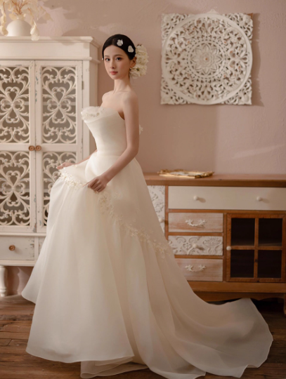 Timeless Strapless A-Line Long Wedding Dresses Tulle White Bridal Gowns Sleeveless Bridal Dresses DP4217