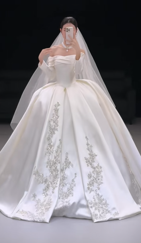 Timeless Off-shoulder Ball Gown Satin Long Wedding Dresses Beaded Appliques White Bridal Gowns Long Sleeves Bridal Dresses DP04306