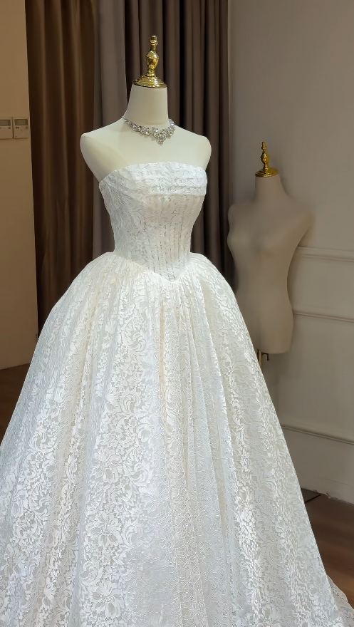 Timeless Strapless Ball Gown Lace Long Wedding Dresses Appliques White Bridal Gowns Sleeveless Bridal DressesDP04307