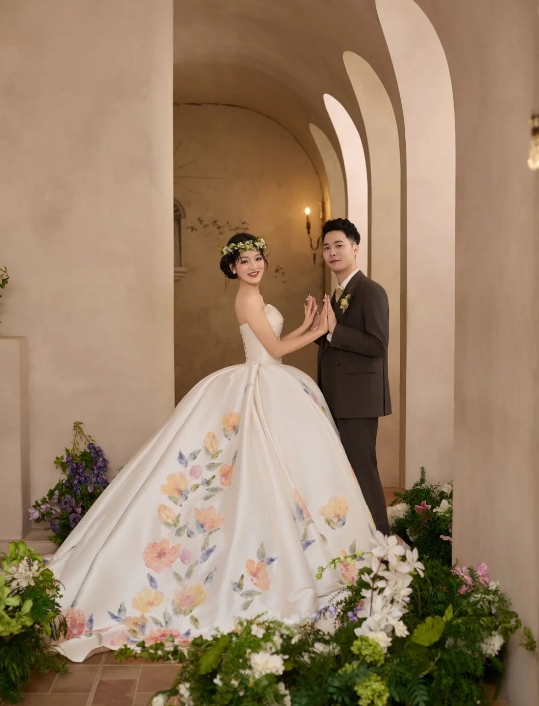 Chic Strapless A-Line Long Wedding Dresses Satin Flowers White Bridal Gowns Sleeveless Bridal Dresses DP04311