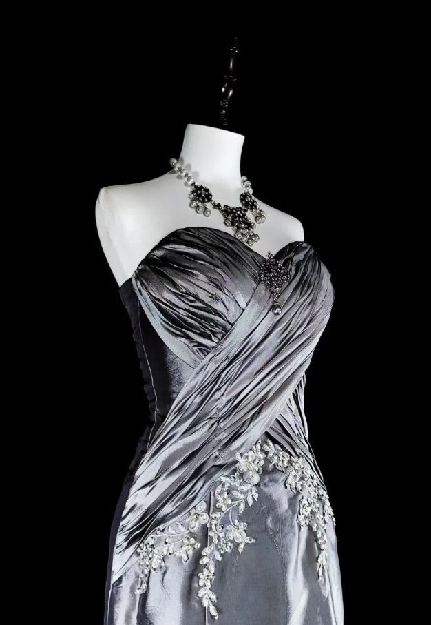 Silver Sheath Long Prom Dresses Chic Satin Sleeveless Evening Dresses Strapless Birthday Dresses DP04325