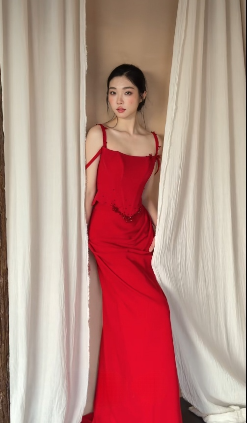 Glam Red Sheath Long Prom Dresses Satin Spaghetti Straps Evening Dresses Sleeveless Party Dresses DP04345