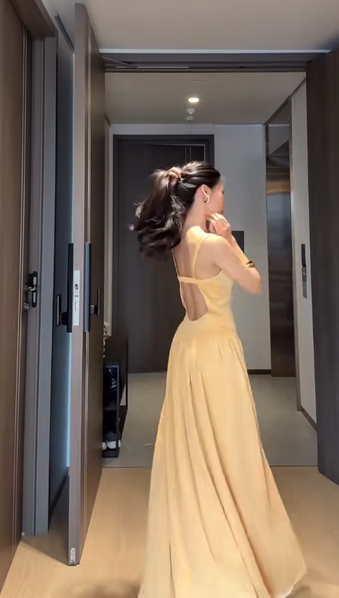 Sexy Yellow A-Line Long Prom Dresses Satin Spaghetti Straps Evening Dresses Backless Party Dresses DP04348