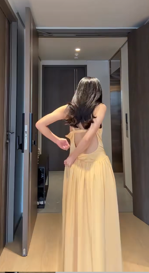 Sexy Yellow A-Line Long Prom Dresses Satin Spaghetti Straps Evening Dresses Backless Party Dresses DP04348