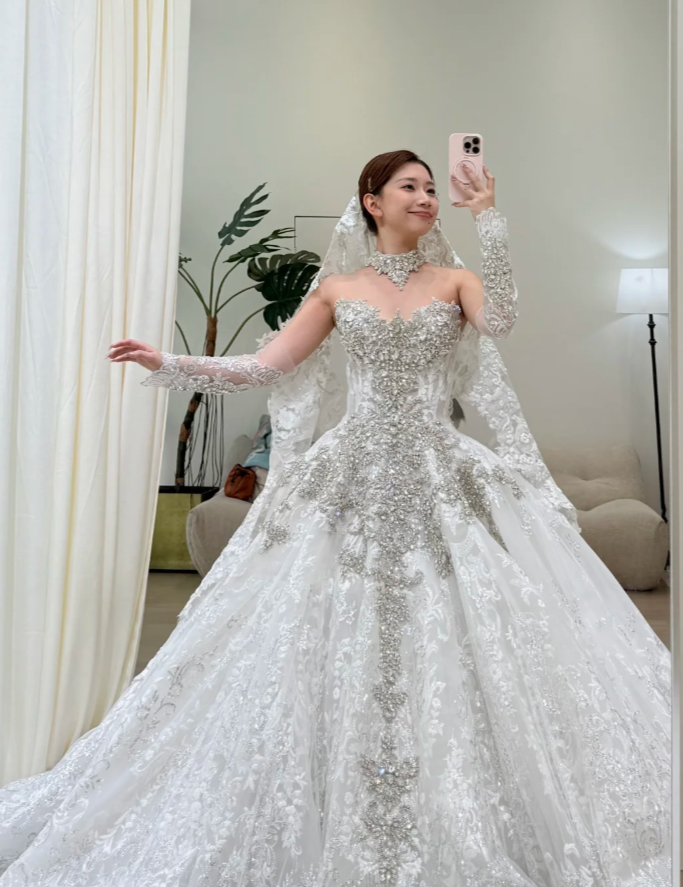 Elegant Sweetheart A-Line Long Wedding Dresses Beaded Tulle White Bridal Gown Sleeveless Bridal Gowns DP04363