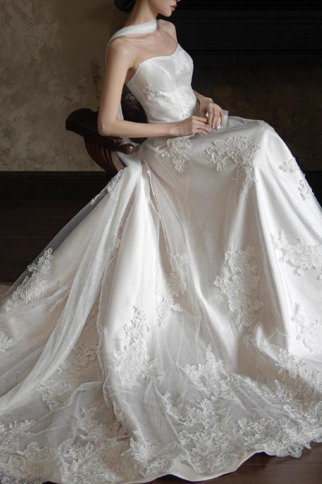 Timeless Strapless Sheath Long Wedding Dresses Lace White Bridal Dresses Sleeveless Bridal Gowns DP04495