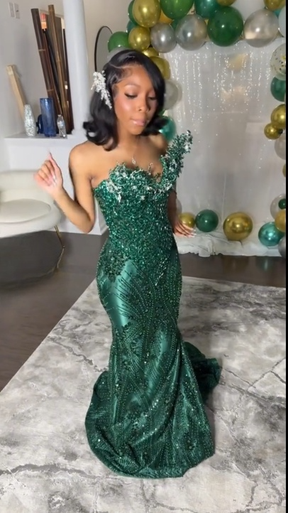 Sexy Sheath Green Long Prom Dresses Satin Beaded Sweetheart Evening Dresses Sleeveless Birthday Dresses DP04511