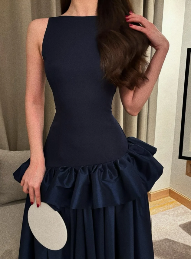 Sexy A-Line Navy Blue Long Prom Dresses Satin Bateau Evening Dresses Sleeveless Birthday Dresses DP04514