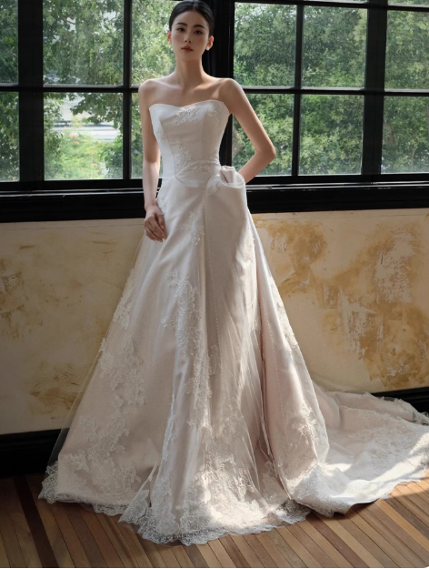Simple A-Line Long Wedding Dresses Satin Lace White Bridal Dresses Strapless Sleeveless Bridal Gowns DP04542