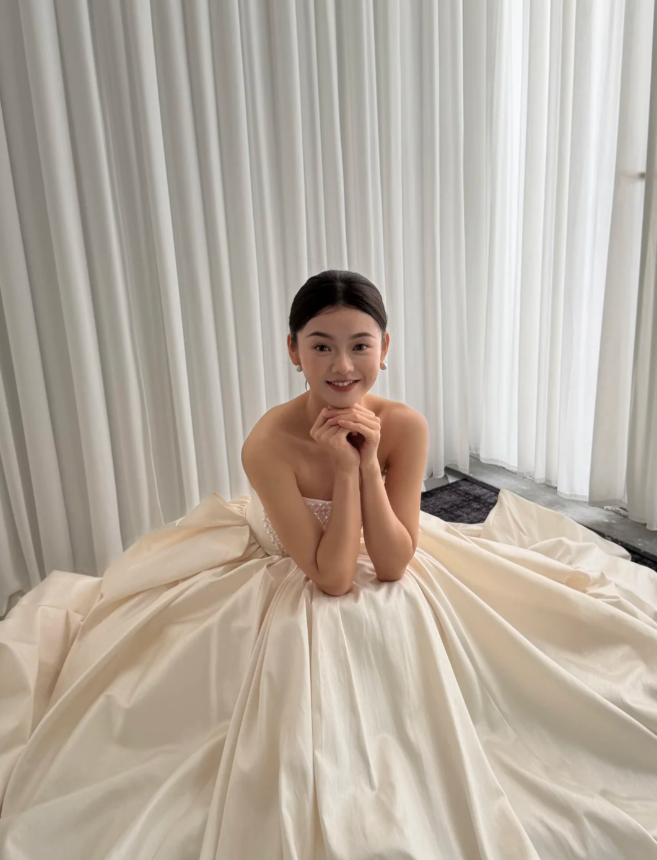 Gorgeous A-Line Strapless Long Wedding Dresses Beaded Satin White Bridal Dresses Sleeveless Bridal Gowns DP04545