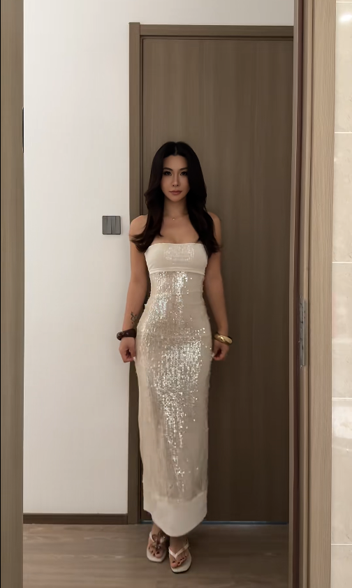 Gorgeous Champagne Sheath Long Prom Dresses Sequins Spaghetti Straps Birthday Dresses Sleeveless Evening Dresses DP04654