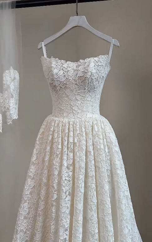 Chic A-line Long Wedding Dresses Lace Applique White Bridal Dresses Sleeveless Strapless Bridal Gowns DP04679