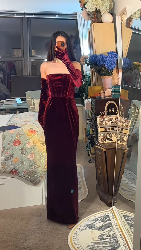 Gorgeous Burgundy Long Prom Dresses Strapless Sheath Birthday Dresses Velvet Sleeveless Evening Gowns DP04744