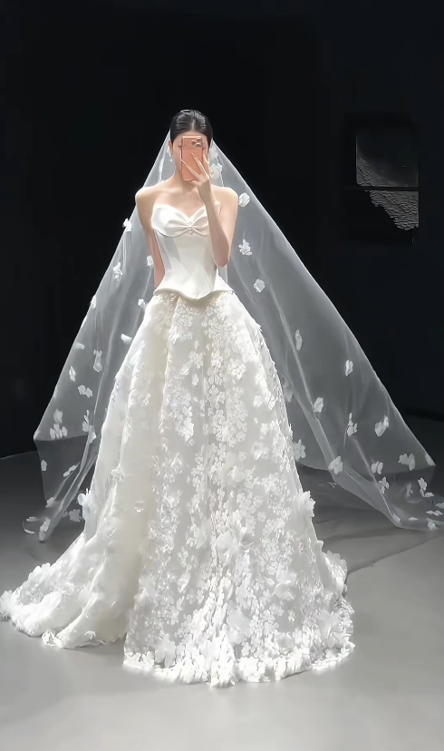 Timeless A-Line Long Wedding Dress Appliques Tulle Sweetheart White Bridal Dress Sleeveless Bridal Gown DP04821