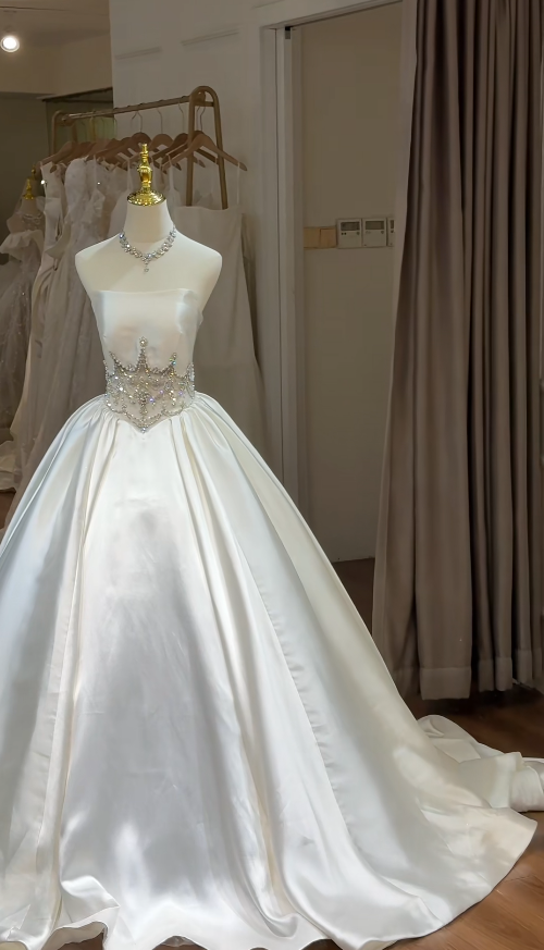 Timeless A-Line Long Wedding Dress Satin Strapless White Bridal Dress Sleeveless Bridal Gown DP04825