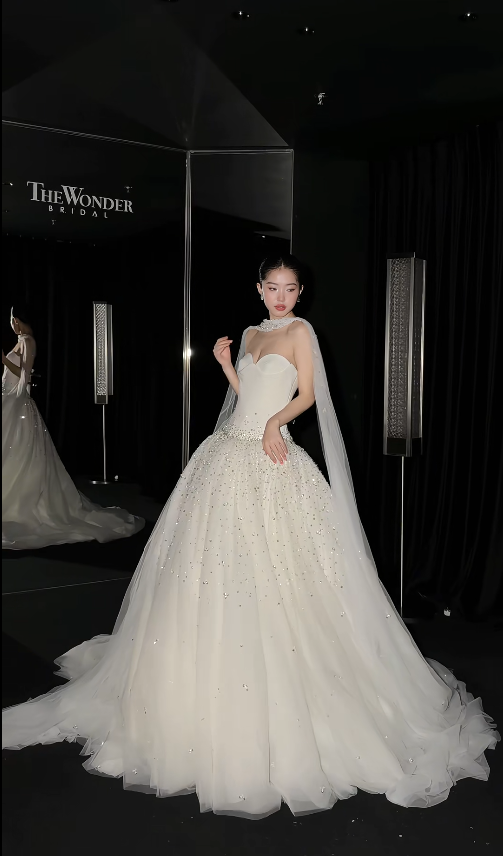 Chic A-Line Long Wedding Dress Tulle Sweetheart White Bridal Dress Sleeveless Bridal Gowns DP04900