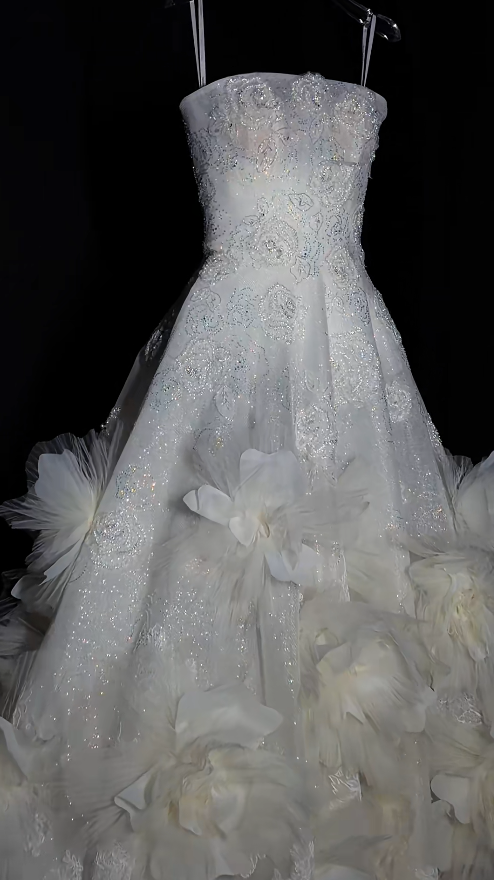 Timeless A-Line Long Wedding Dress Strapless Applique Tulle White Bridal Dress Sleeveless Bridal Gowns DP04943