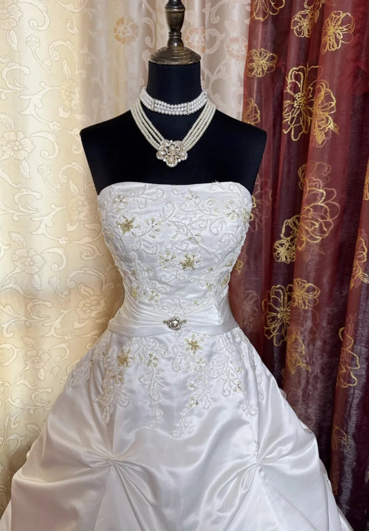 Elegant A-Line Long Wedding Dress Satin Strapless White Bridal Gown Sleeveless Beaded Bridal Dress DP05003