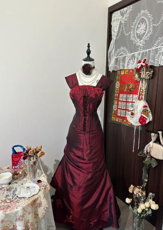 Chic Burgundy Prom Dress Straps Satin Sheath Birthday Dress Sleeveless Evening Dress DP05157