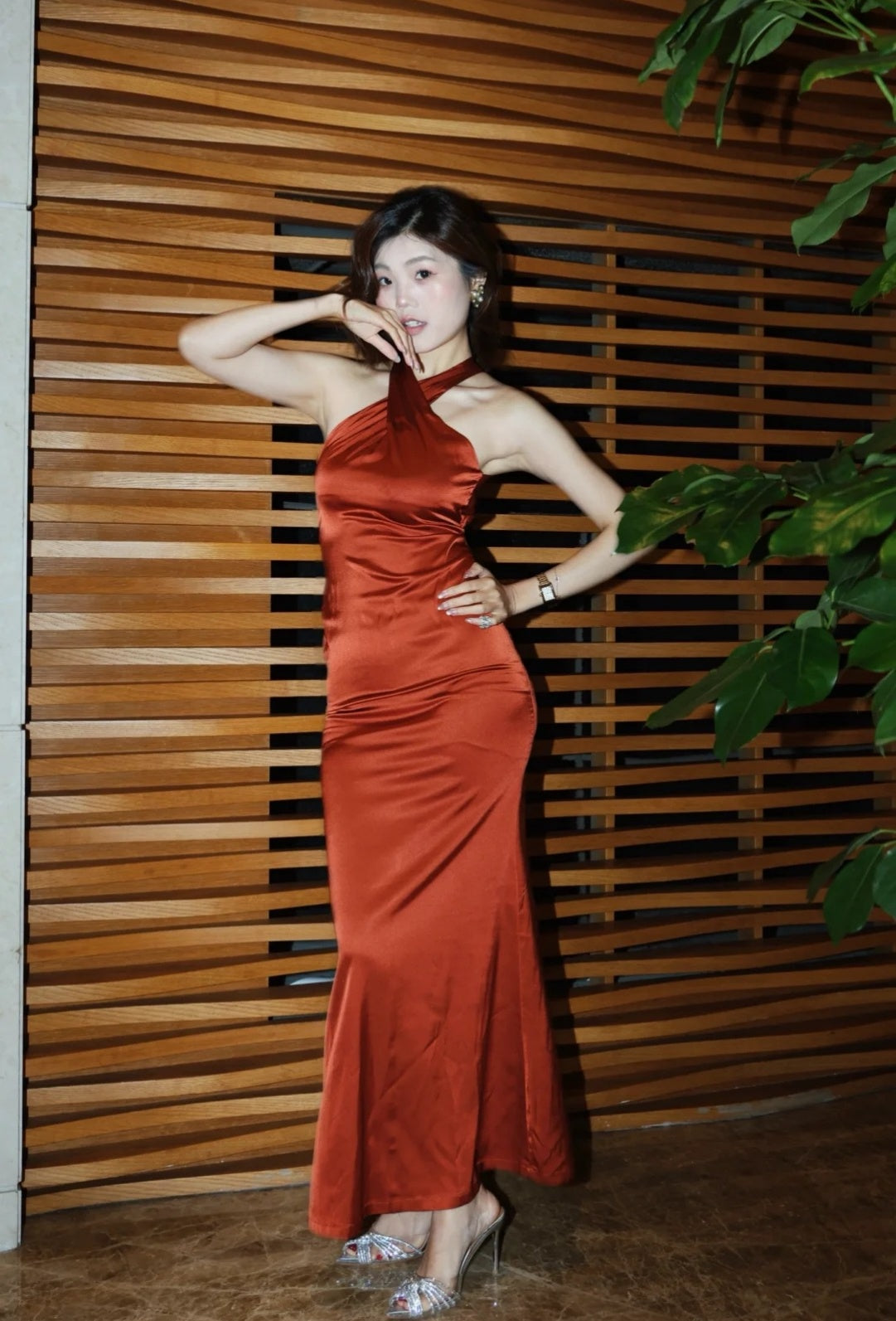 Robe de bal bordeaux élégante en satin, dos nu, fourreau, sans manches, robe d'anniversaire DP05239