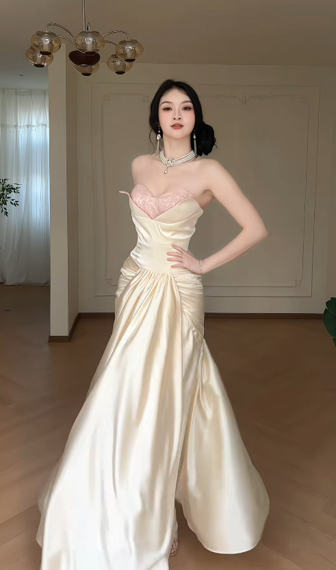 Elegantes champagnerfarbenes Geburtstagskleid, herzförmiges Satin-Etui-Abendkleid, ärmelloses Ballkleid DP05302