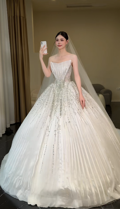 Glamorous A-Line Long Wedding Dress Strapless Chiffon Bridal Dress White Sleeveless Bridal Gown DP05327