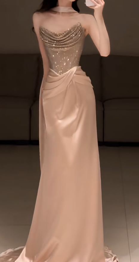 Elegantes goldenes Abendkleid, trägerlos, Scheide, Tüll, langes Ballkleid, ärmelloses Geburtstags-Kleid DP05359