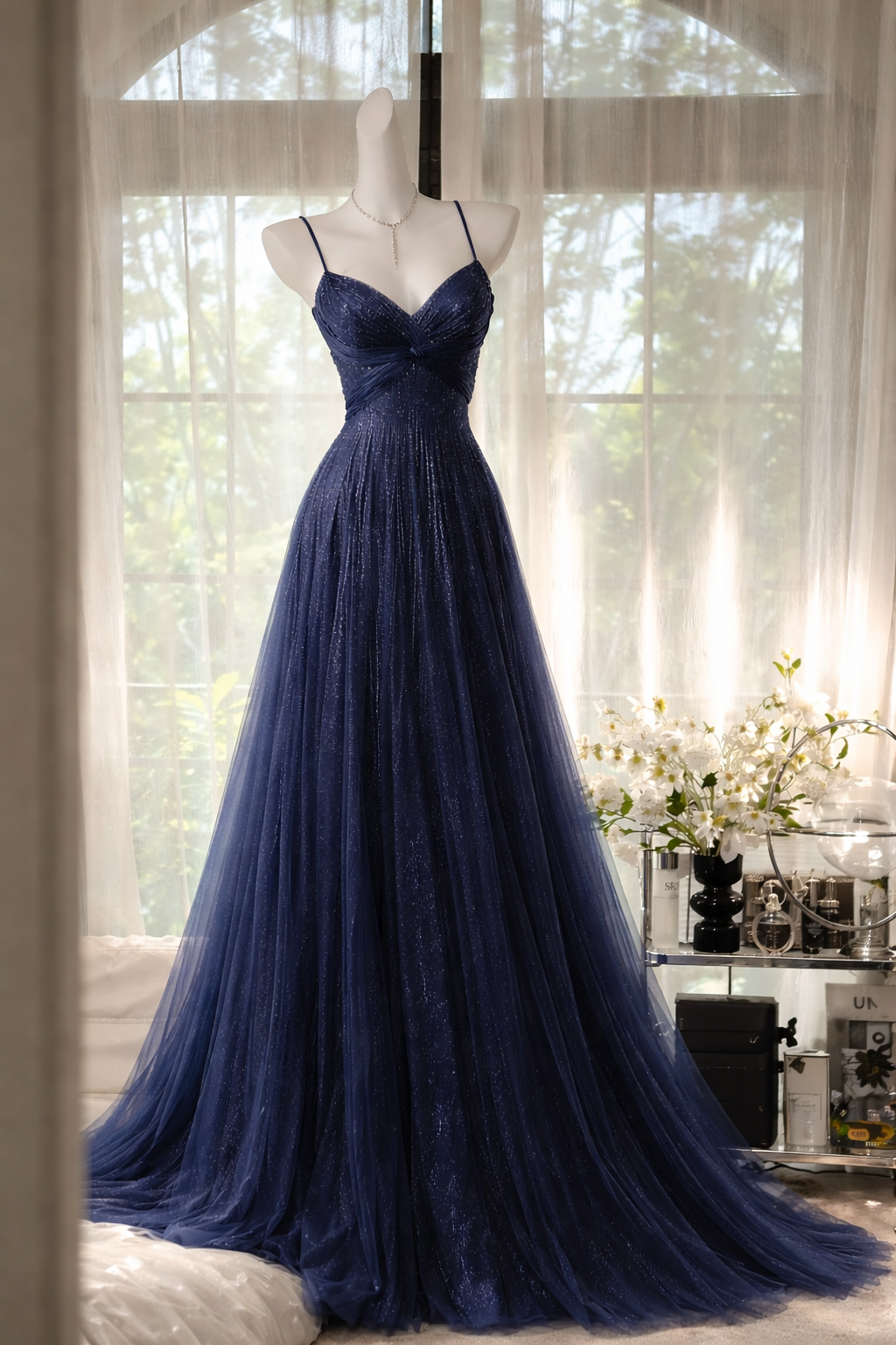 Elegantes marineblaues Ballkleid aus Tüll, A-Linie, langes Abendkleid mit Spaghettiträgern, ärmelloses Festkleid DP05374