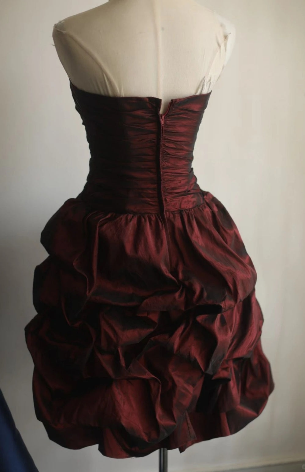 Gorgeous Dark Red Short Prom Dress Strapless Sheath Cocktail Dress Sleeveless Satin Birthday Dress DP05380