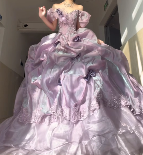 Robe de bal chic à épaules dénudées pour Sweet 16, robe de bal longue en tulle lilas Quinceañera DP05531