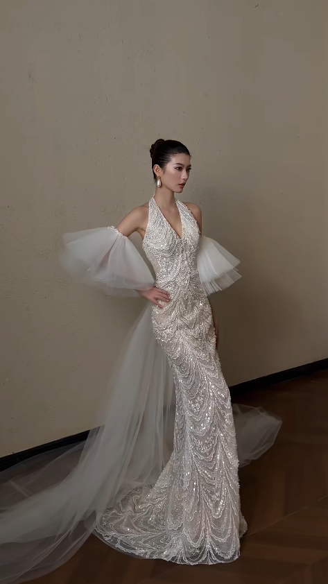 Timeless Halter Sheath Long Wedding Dress Lace Appliques Bridal Dress White Bridal Gown DP05566