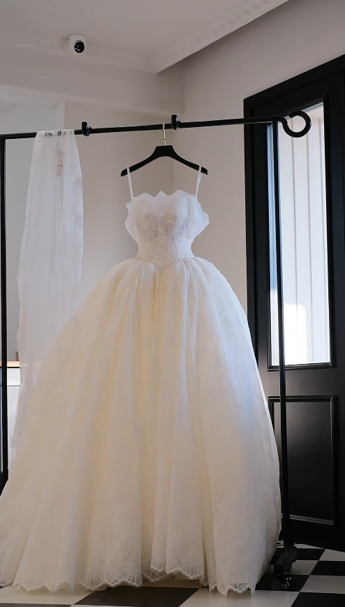 Timeless Strapless A-Line Wedding Dress Tulle Bridal Dress White Bridal Gown DP05618