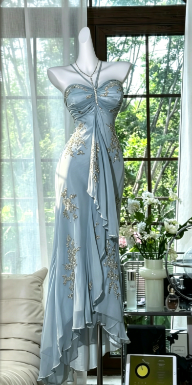 Schickes Neckholder Etui-Kleid aus Chiffon mit Perlenbesatz Langes Abendkleid Dusty Blue Ballkleid DP05631