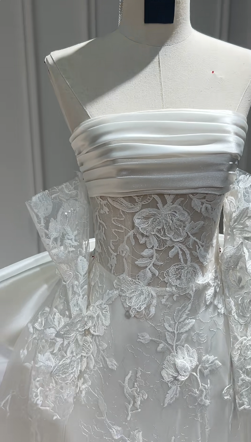 Elegantes weißes trägerloses A-Linien Brautkleid Applikationen Tüll Brautkleid DP05716