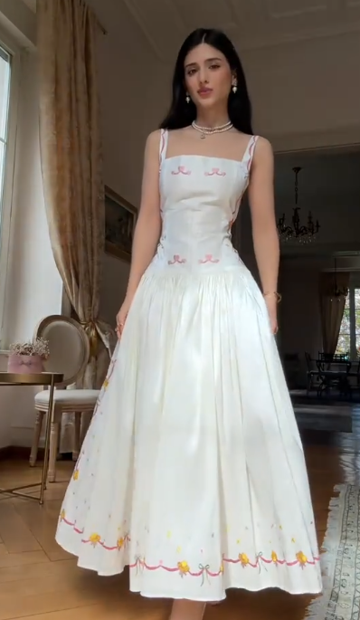 Glamouröses weißes Ballkleid Spaghettiträger A-Linie Satin Langes Abendkleid DP05747