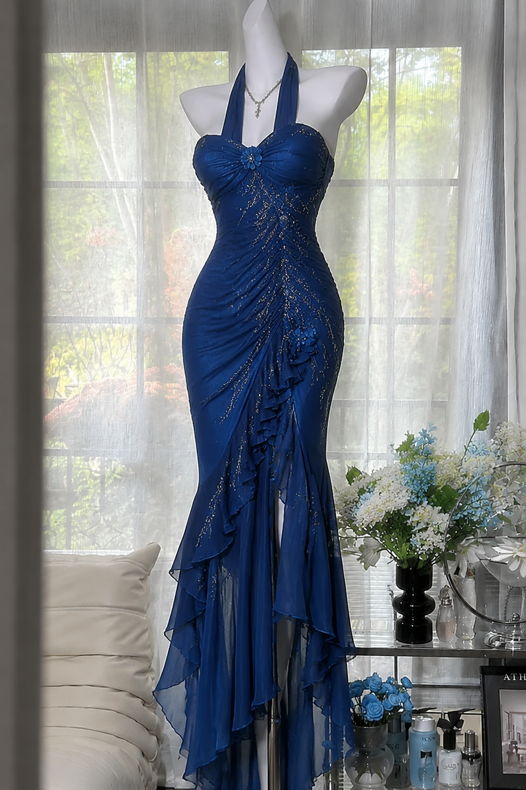 Elegantes blaues Abendkleid Neckholder Etui Chiffon Perlen Lang Festliches Kleid DP05761