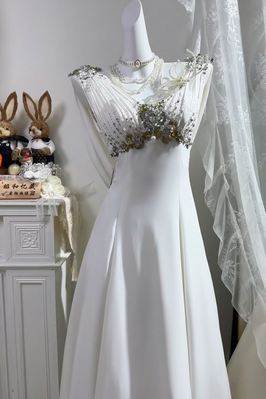 Robe de mariée trapèze en mousseline avec décolleté en V chic, robe de mariée blanche DP05797