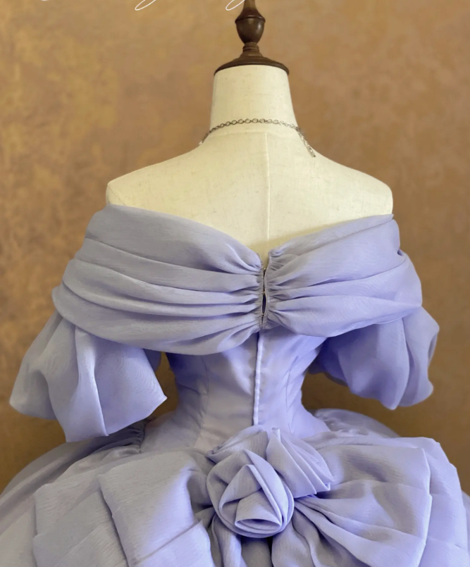 Elegantes schulterfreies Ballkleid Quinceanera Tüll Lila Sweet 16 Kleid DP05799