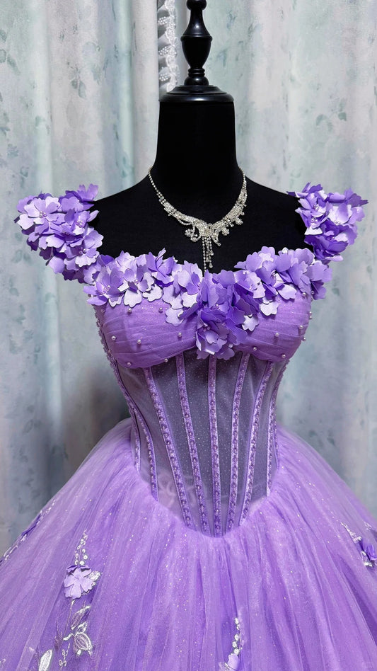Niedliches lila Quinceanera-Kleid, schulterfreies Ballkleid mit Applikationen aus Tüll, Sweet 16 Kleid DP05906