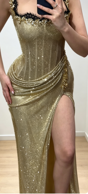 Elegantes goldenes Abendkleid mit Spaghettiträgern, figurbetontes Kleid für Partys, Tüll-Abendkleid DP06170