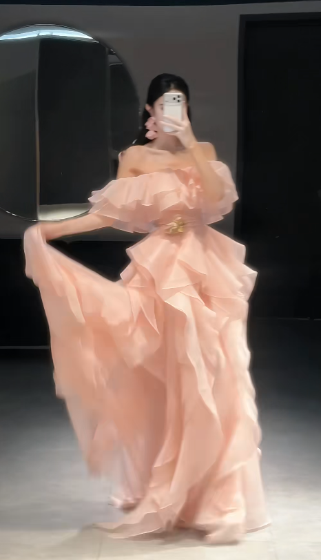Elegantes Ballkleid in Rouge-Rosa, schulterfrei, Etui-Form, Chiffon, langes Abendkleid DP06186