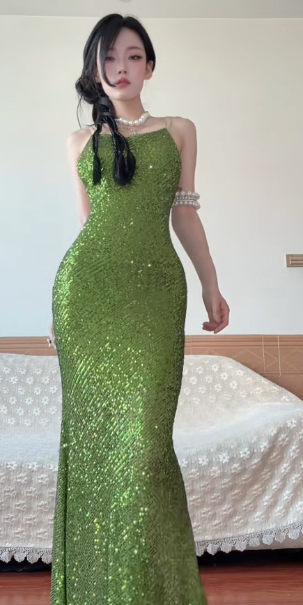 Robe de soirée élégante verte à fines bretelles fourreau à sequins pour le bal DP06377