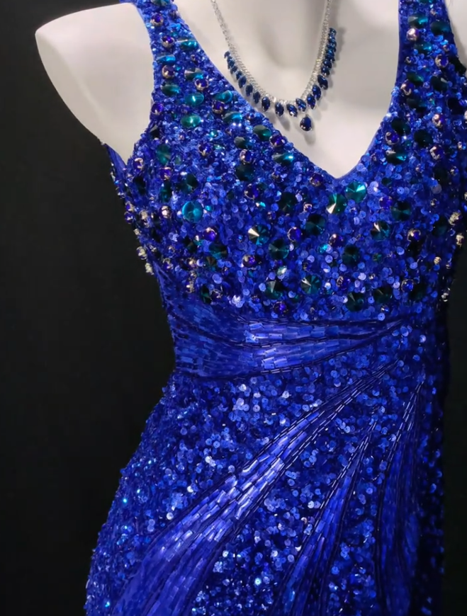 Élégante Robe de Bal Bleue Col en V Fourreau Satin Perlé Robe de Soirée Longue DP06460