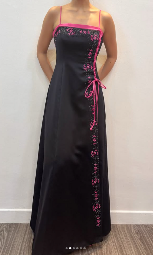 Glamouröses schwarzes Etui-Abendkleid aus Satin DP07047