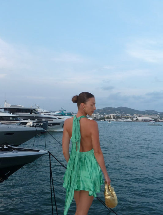 Robe courte de cocktail vert menthe satinée moulante pour anniversaire DP07216