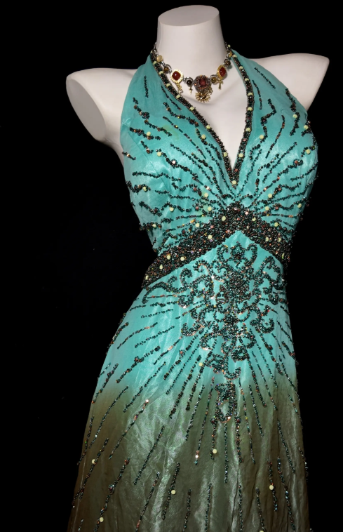 Schickes blaues Abendkleid, Etuikleid aus Satin mit Perlenbesatz, lang, DP07736