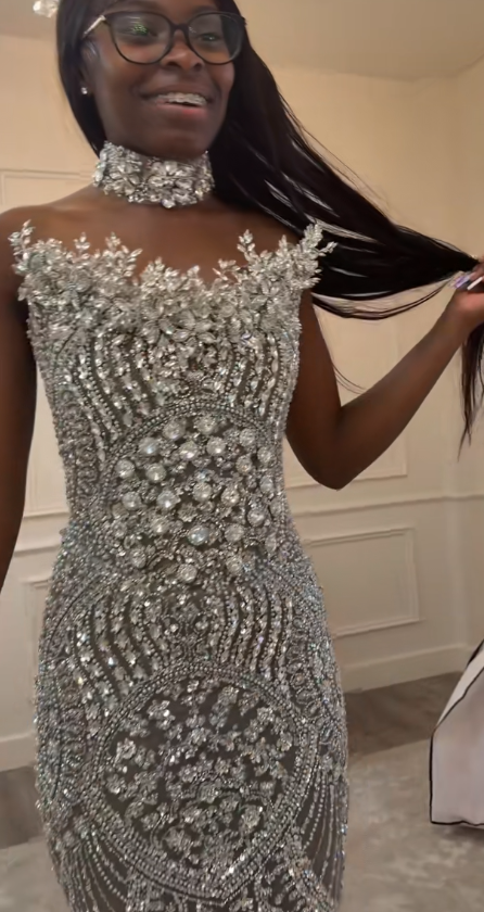 Elegantes langes Abendkleid aus perlenbesetztem Tüll, silbernes Ballkleid DP08004