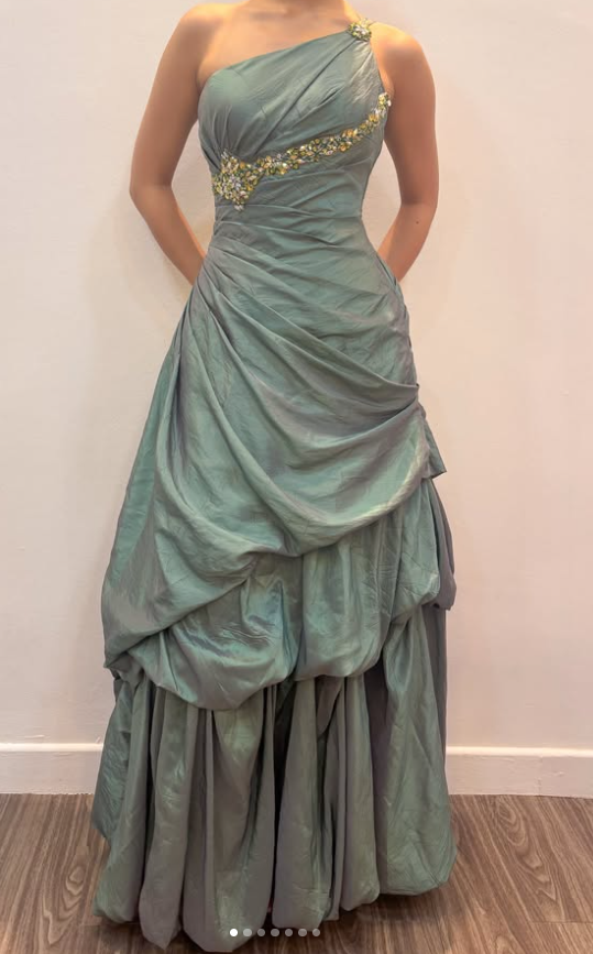 Elegantes langes Abendkleid aus Satin in Etui-Passform, grünes Ballkleid DP08024